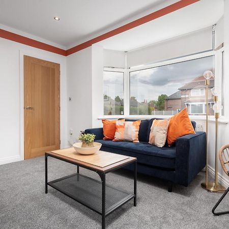 Shawe House - 10 Minute Mcr Airport - Free Parking Villa Wythenshawe Ruang foto