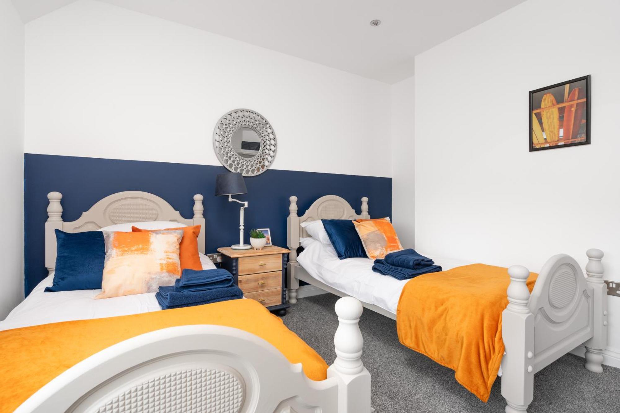 Shawe House - 10 Minute Mcr Airport - Free Parking Villa Wythenshawe Ruang foto