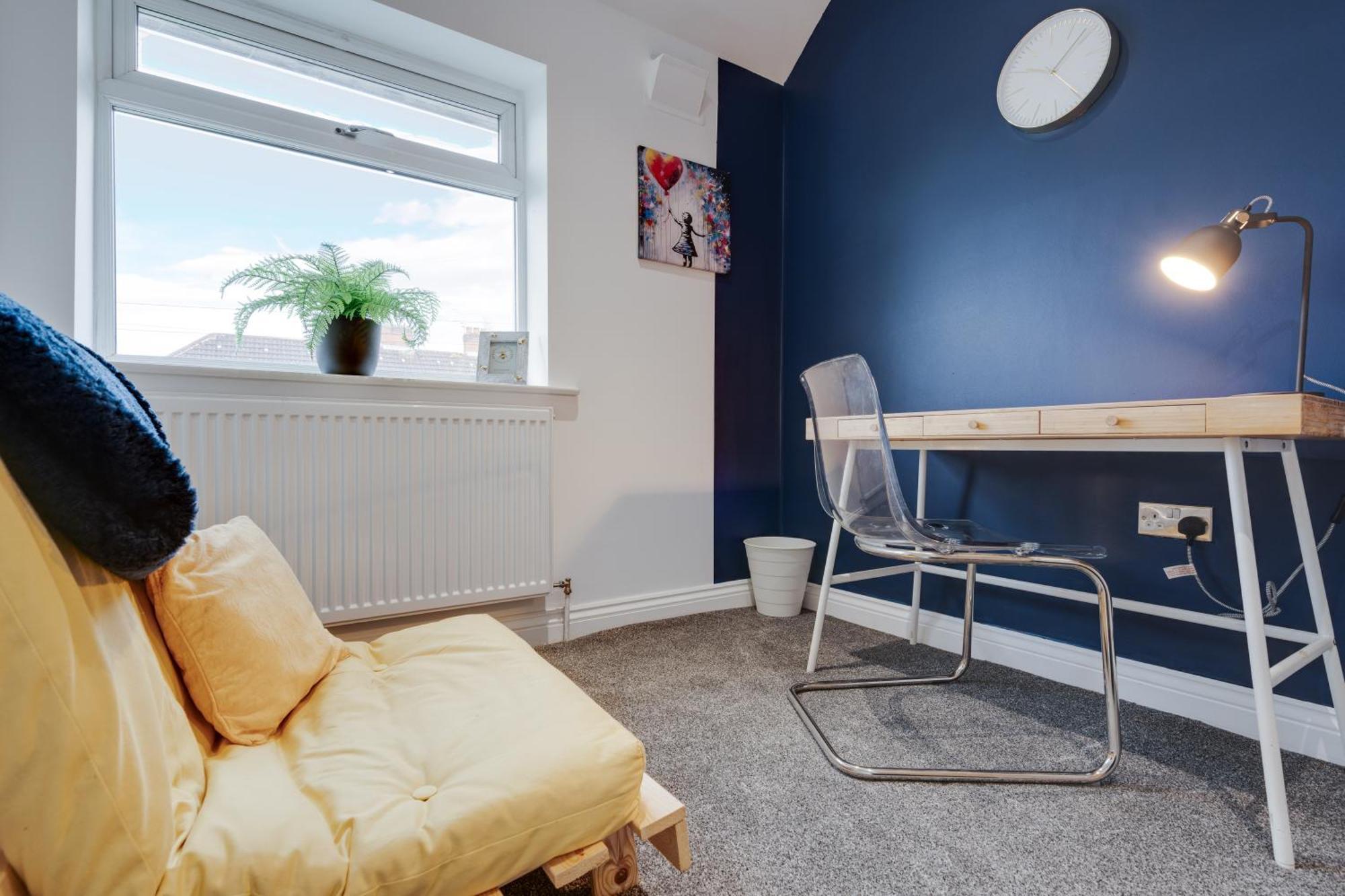 Shawe House - 10 Minute Mcr Airport - Free Parking Villa Wythenshawe Ruang foto