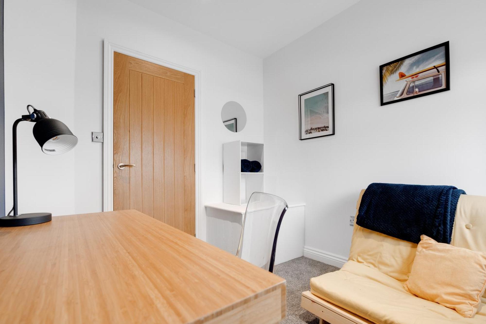 Shawe House - 10 Minute Mcr Airport - Free Parking Villa Wythenshawe Ruang foto