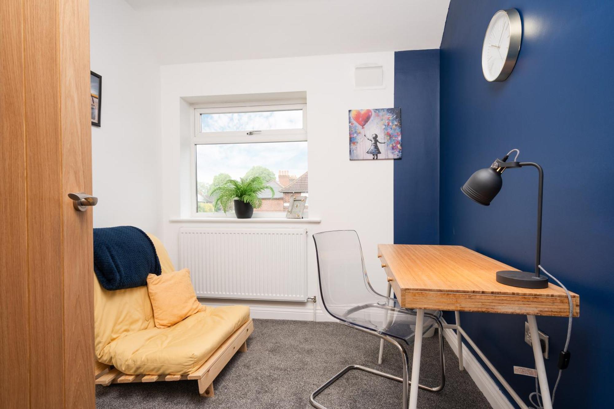 Shawe House - 10 Minute Mcr Airport - Free Parking Villa Wythenshawe Ruang foto