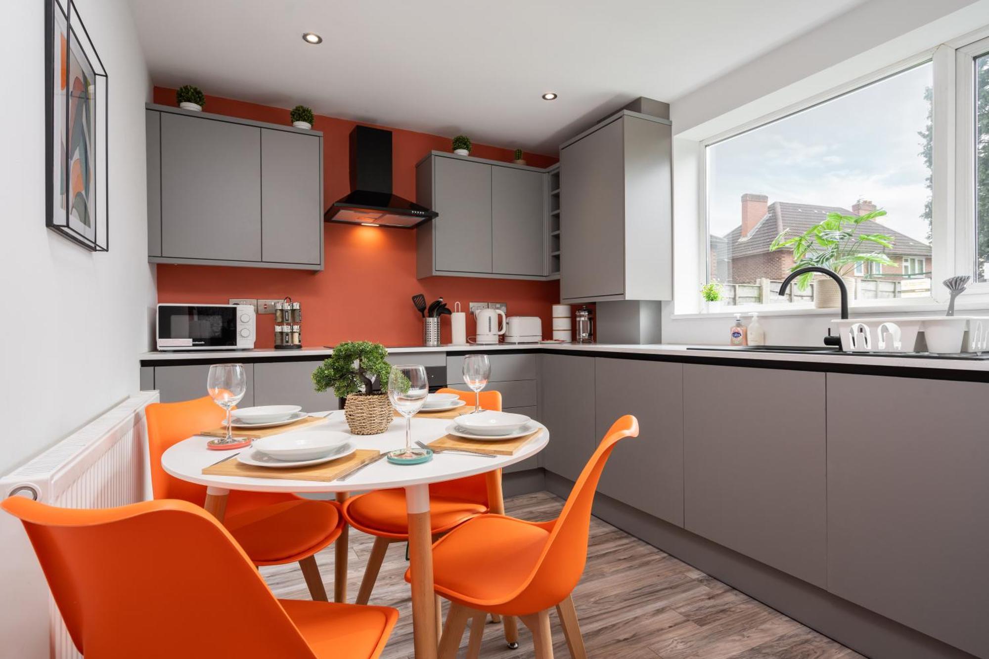 Shawe House - 10 Minute Mcr Airport - Free Parking Villa Wythenshawe Ruang foto