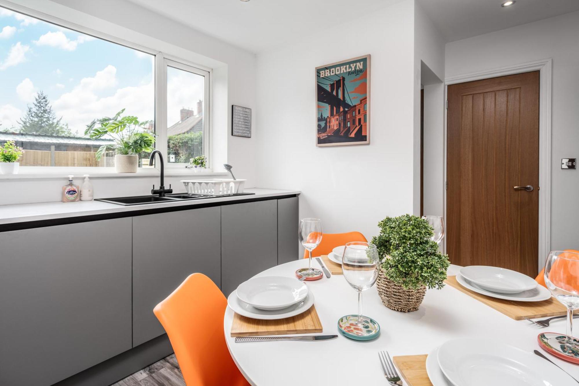 Shawe House - 10 Minute Mcr Airport - Free Parking Villa Wythenshawe Ruang foto
