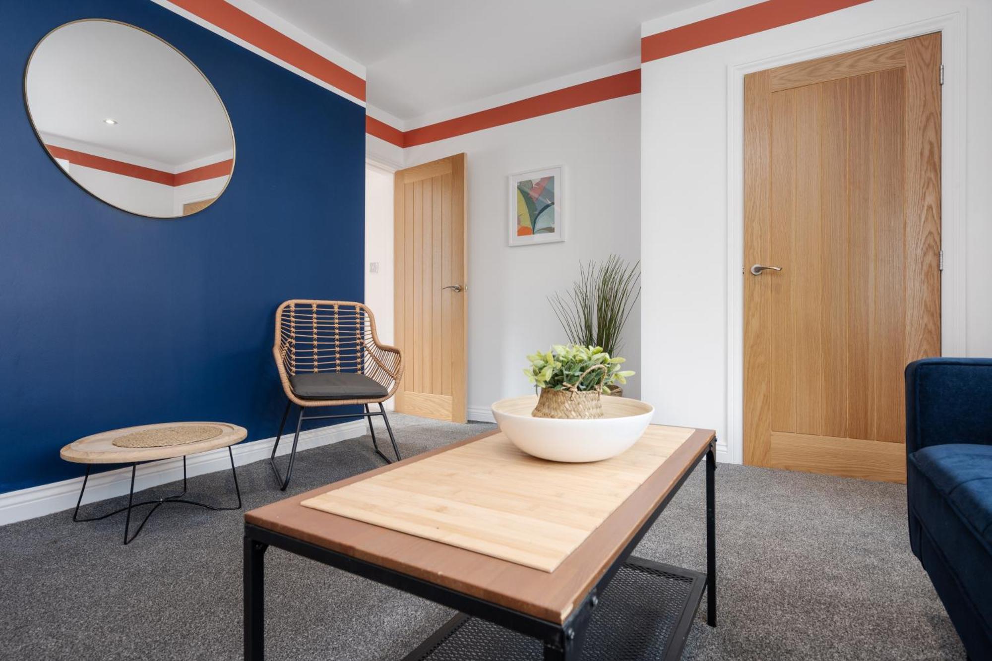 Shawe House - 10 Minute Mcr Airport - Free Parking Villa Wythenshawe Ruang foto